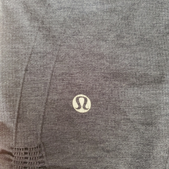 Lululemon Size 2 - Picture 2 of 2